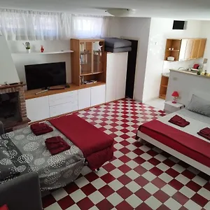 Taverna A 100 Mt Dal Mare Porto Torres